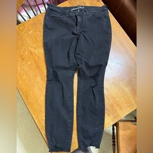 Universal Thread Black Distressed Jeans